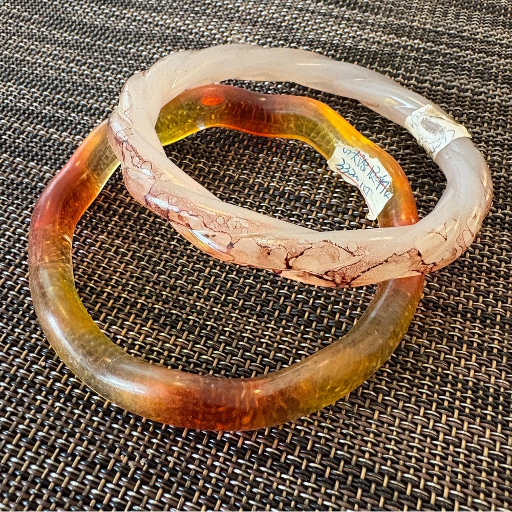 Set of 2 Vintage Lucite/Bakelite Bracelets – Reddish Pink & Translucent Orange